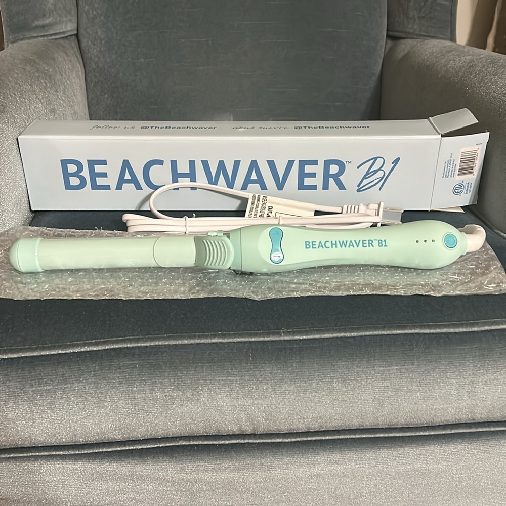 Beaxhwaver B1 NIB rotating curling iron in Sky Blue